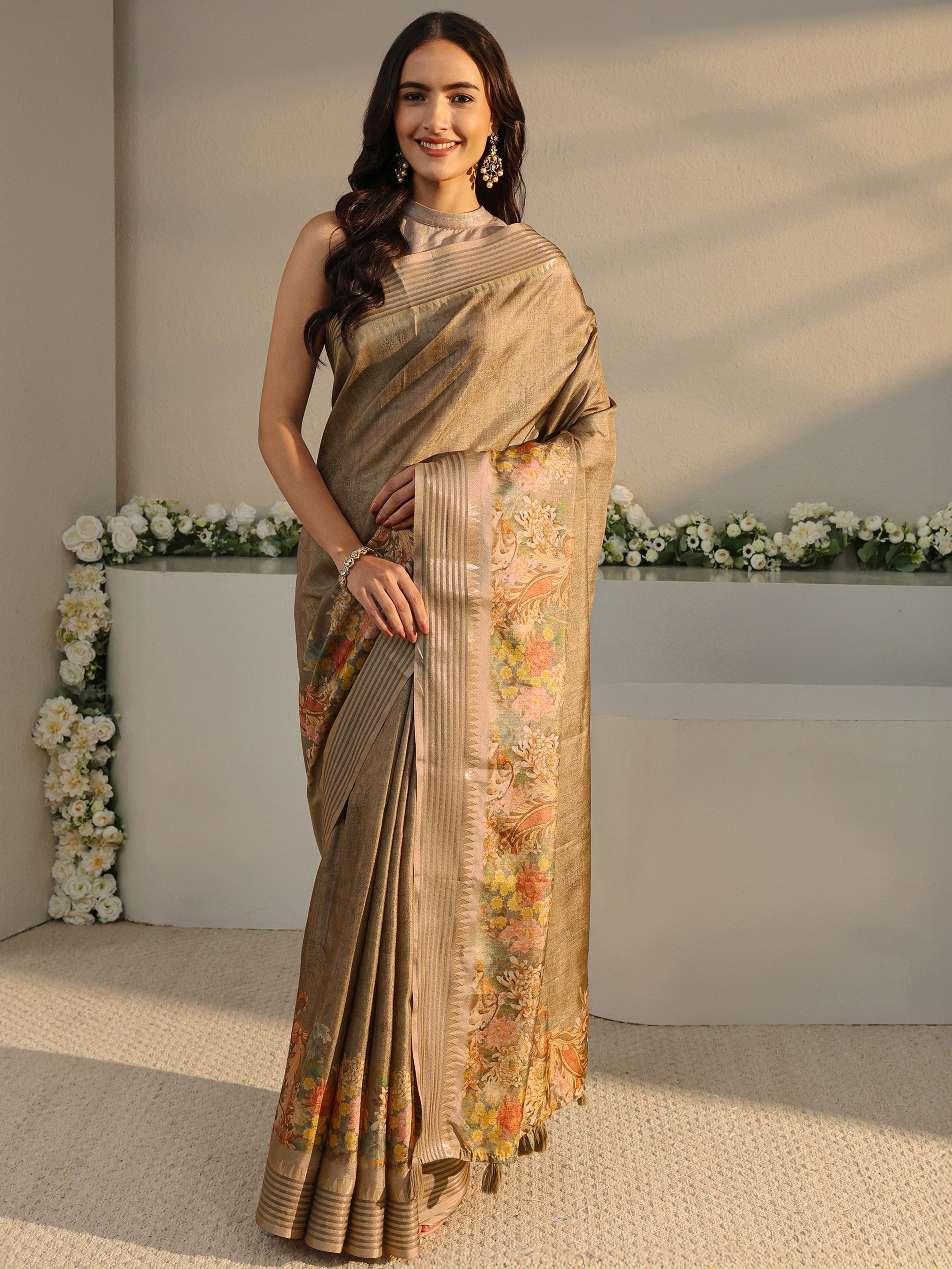 Brown Floral Silk Blend Saree With Unstitched Blouse Piece