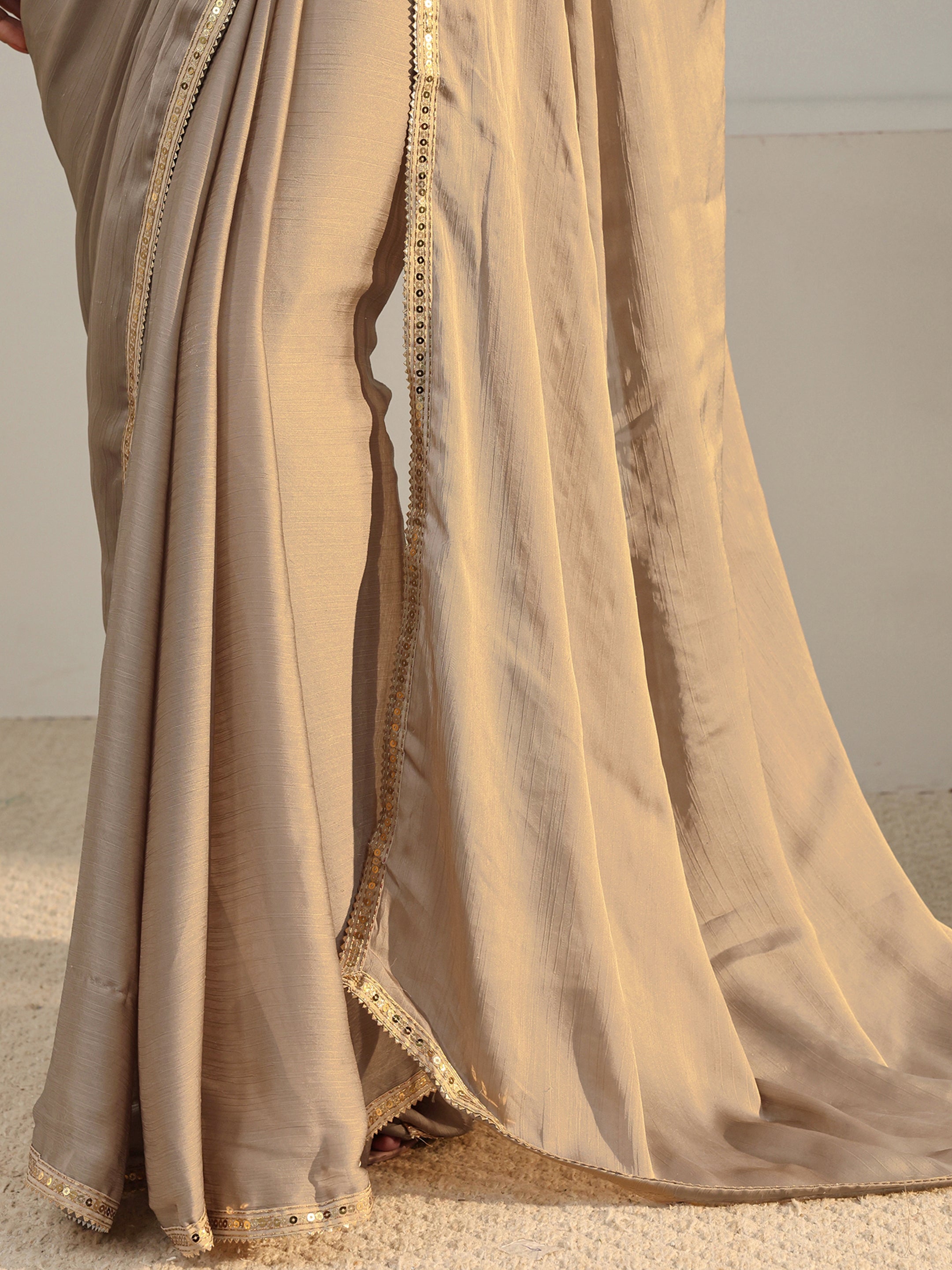 Beige Solid Chiffon Saree With Unstitched Blouse Piece